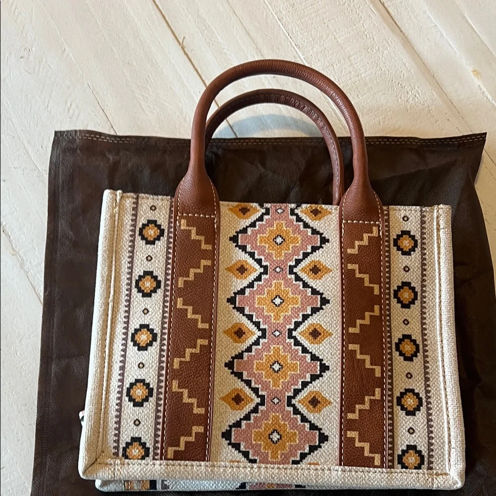Wrangler Women's western Patterned Tote - Picture 2 of 5